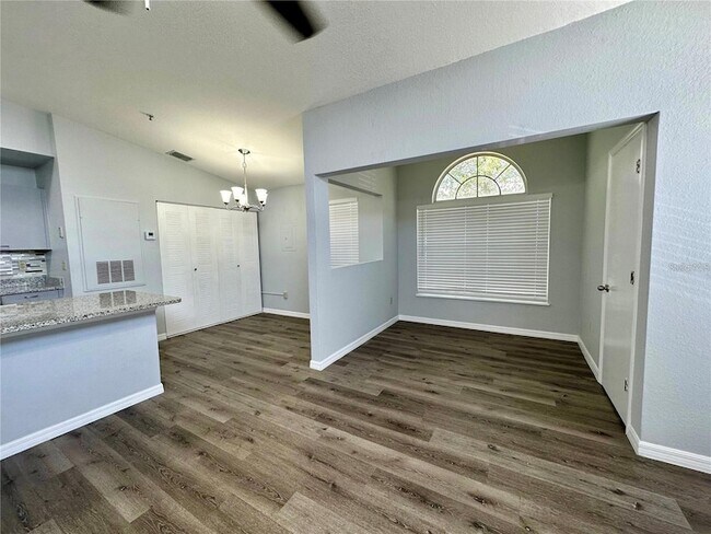 Building Photo - 1606 Columbia Arms Cir