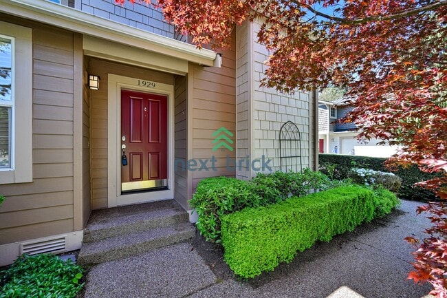 Primary Photo - 3 BED & 2.5 BATH Town house FOR RENT