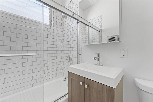 Building Photo - 6114 Cahuenga Blvd