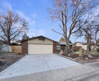 Building Photo - Pet-Friendly Newly Remodeled 3-Bedroom Home in South West Boise with Granite Counters, Gas Firepl...