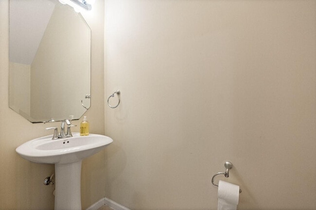 Building Photo - 4025 Cascada Cir