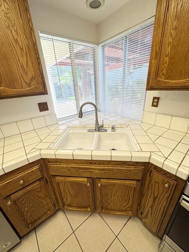 Building Photo - Freshly Painted 3 Bedroom + Loft in Desirable Elk Grove Neighborhood