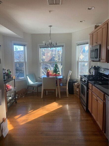 Building Photo - 12 Homer St