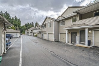 Building Photo - Gorgeous 3 Bed 2.5 Bath Condo @ The Desira...