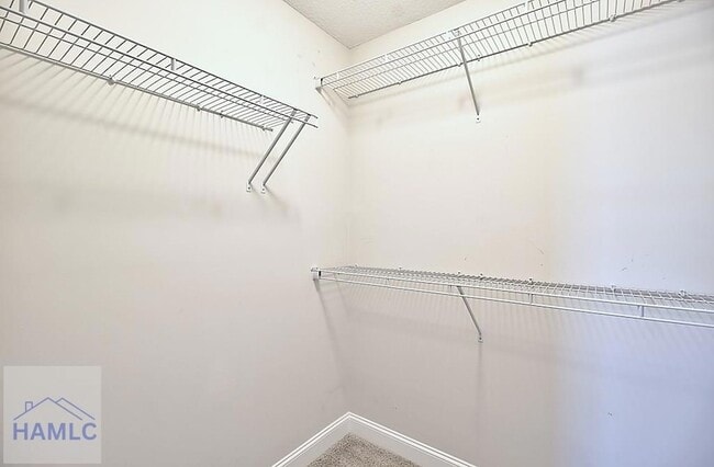 Building Photo - 220 Fairview Dr NE