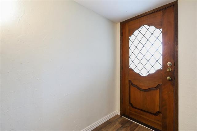 Building Photo - 2301 Travis Dr