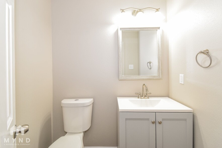 Building Photo - 2131 Crimson Lake Ln