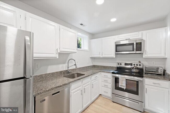 Building Photo - 6722 Offutt Ln