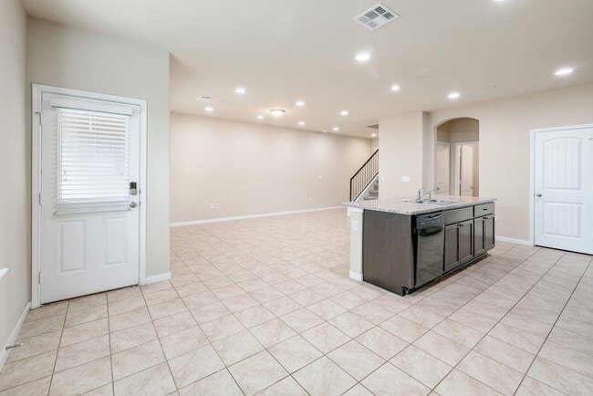 Building Photo - 2880 Donnell Dr