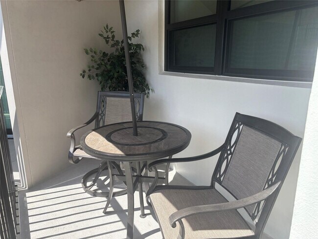 Building Photo - 900 River Reach Dr