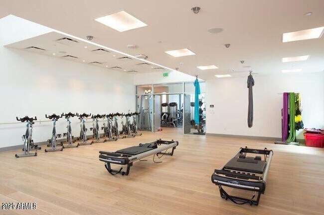 Building Photo - 5553 E Stella Ln