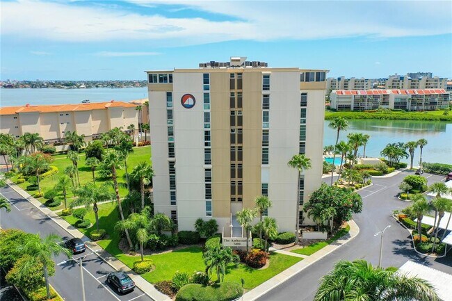 Building Photo - 7400 Sun Island Dr S