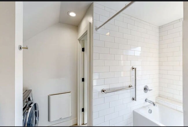 Building Photo - $2,700 - All Utilities Included Modern ADU with Two Bedrooms Townhouse Ready For Lease!