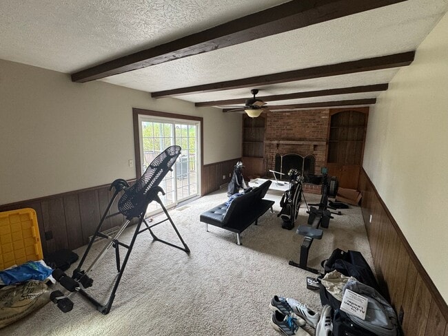 Building Photo - 880 Buchholz Dr