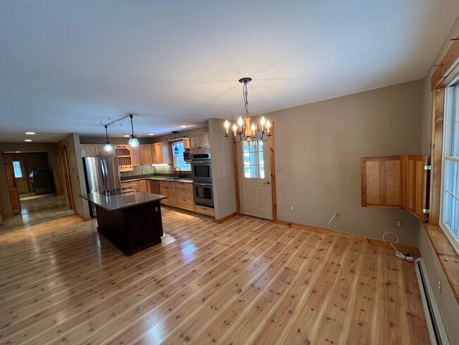 Building Photo - 2-12 Yvonne St