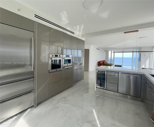 Building Photo - 17555 Collins Ave