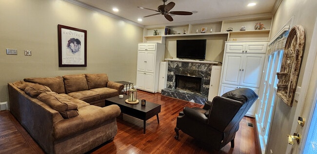 Building Photo - 2883 Wynfair Dr