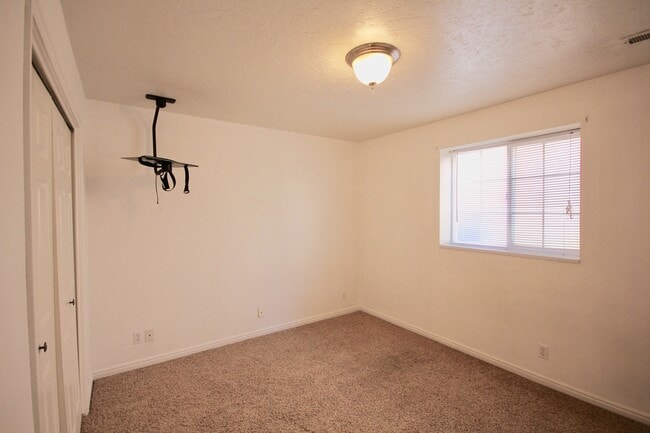 Building Photo - 2 Bedroom Condo in the Heart of Provo