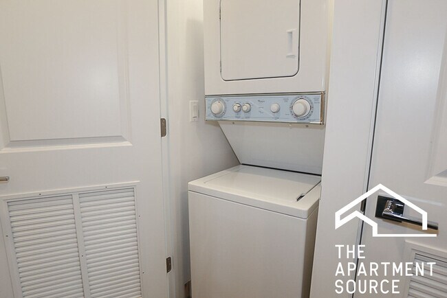 Building Photo - 3919 N Janssen Ave