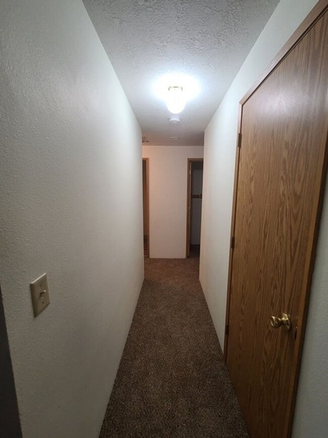 Building Photo - 3Bd/2Ba Single Story House - Available Soon!