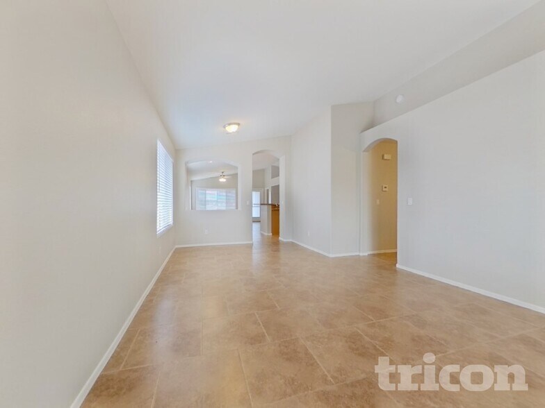 Building Photo - 2030 N 108th Dr