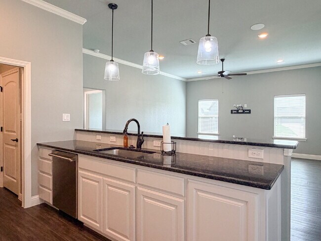 Building Photo - Lovely 3 bed, 2 bath Home in Burleson!