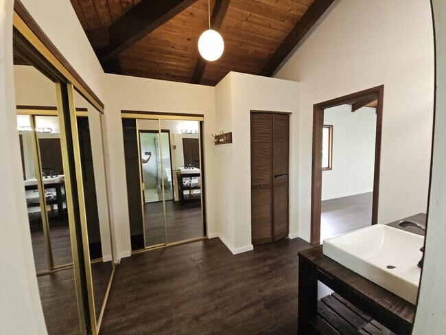 Building Photo - 1100 Ainalako Rd