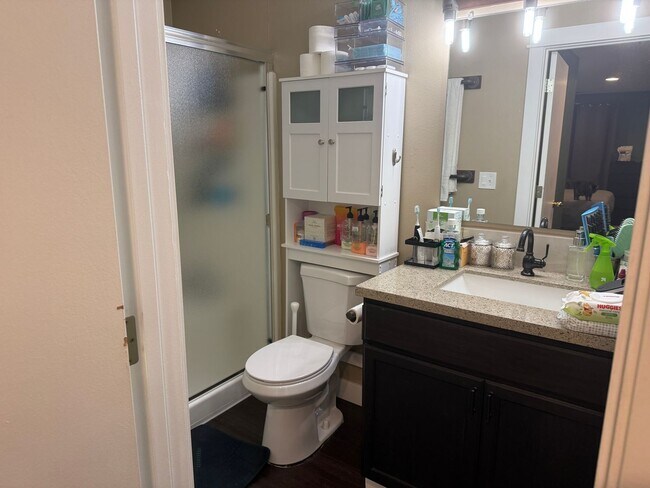 Building Photo - $500 move-in special! Spacious 4-bdrm/2.5-bath Hillsboro home. Fenced yard w/ covered deck, 2-car...