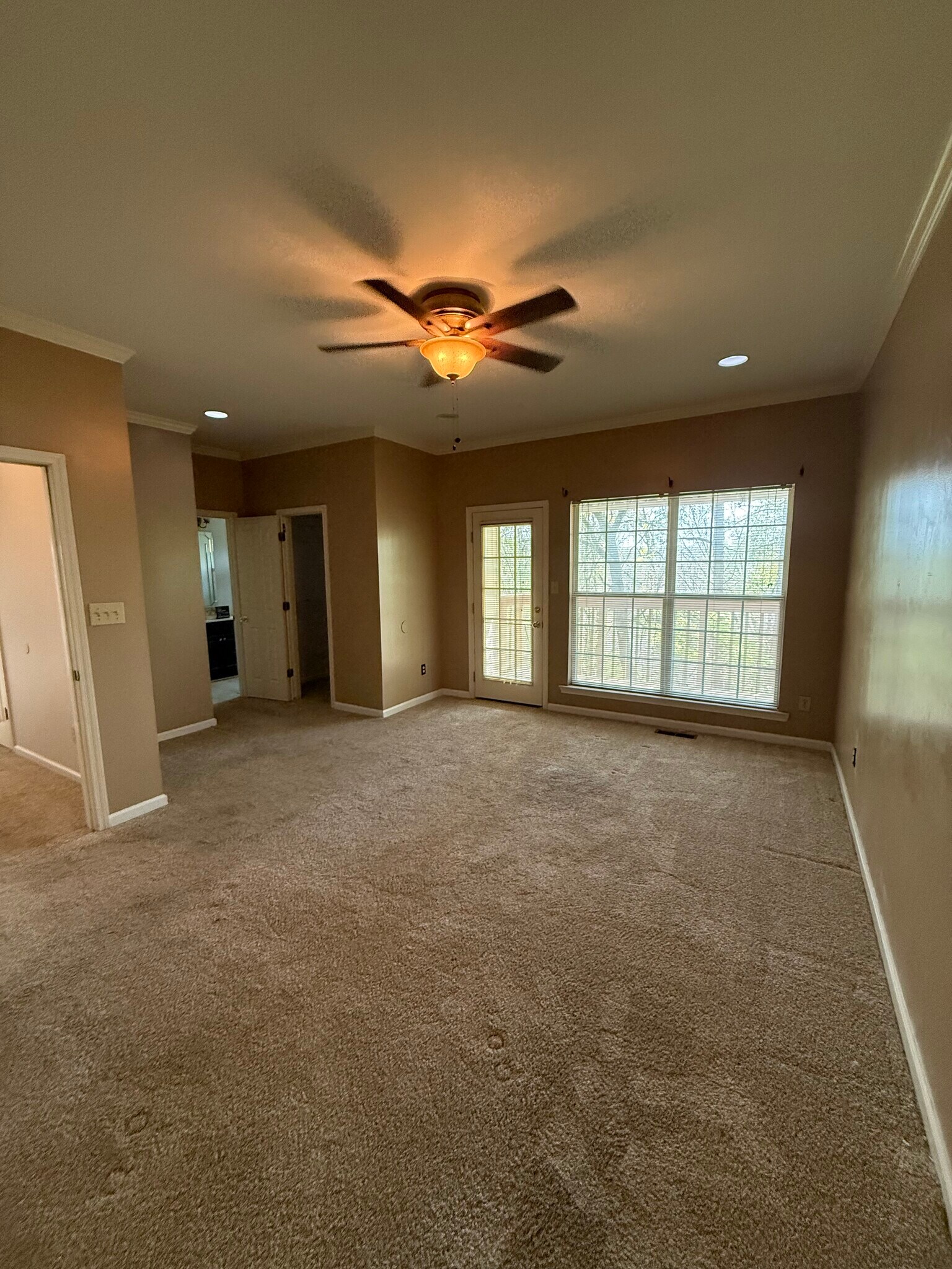 Building Photo - 2722 Wellington Dr