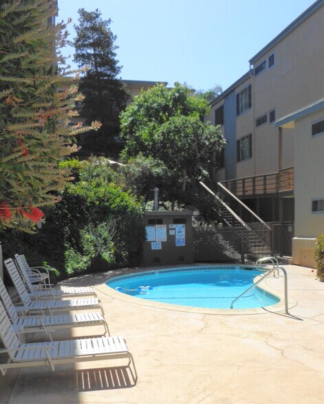 Building Photo - Villa Point Loma