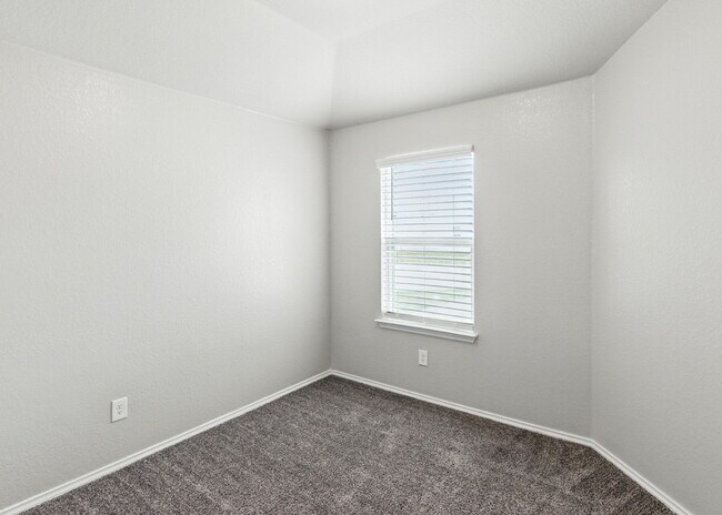 Building Photo - Immaculate 3BR/2BA Home Featuring Open-Con...