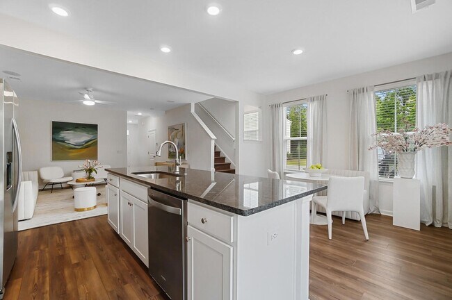 Building Photo - 609 Trotters Ln