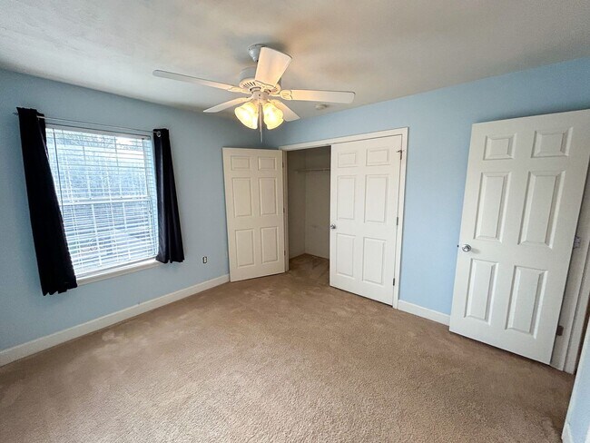 Building Photo - Woods Edge South #130