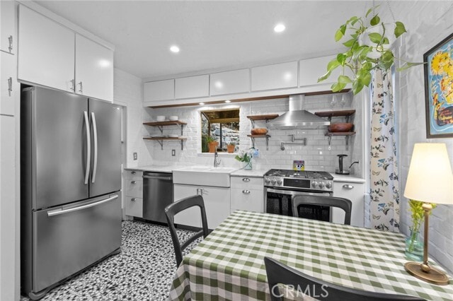 Building Photo - 721 Country Club Dr