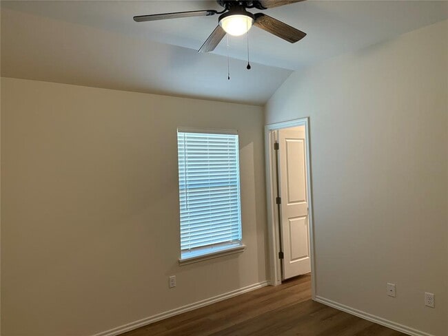 Building Photo - 819 S Wilson Ave