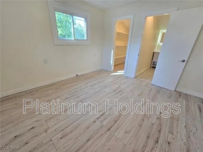 Building Photo - 10306 Winthrop Rd