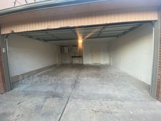 Building Photo - 1817 E Vine St