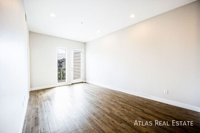Building Photo - 2905 W 25th Ave