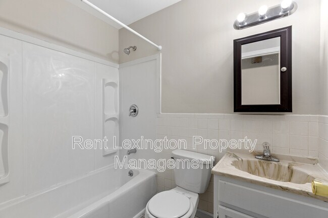 Building Photo - 1138 Gainesway Dr