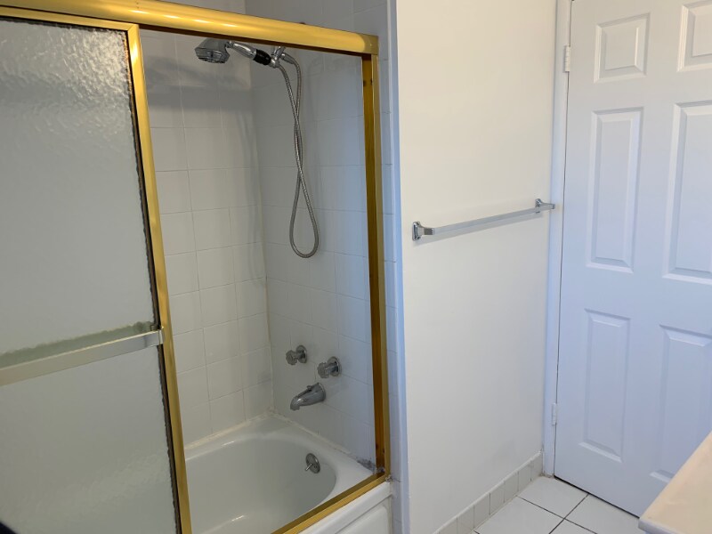 Building Photo - 315 N Abbott Ave