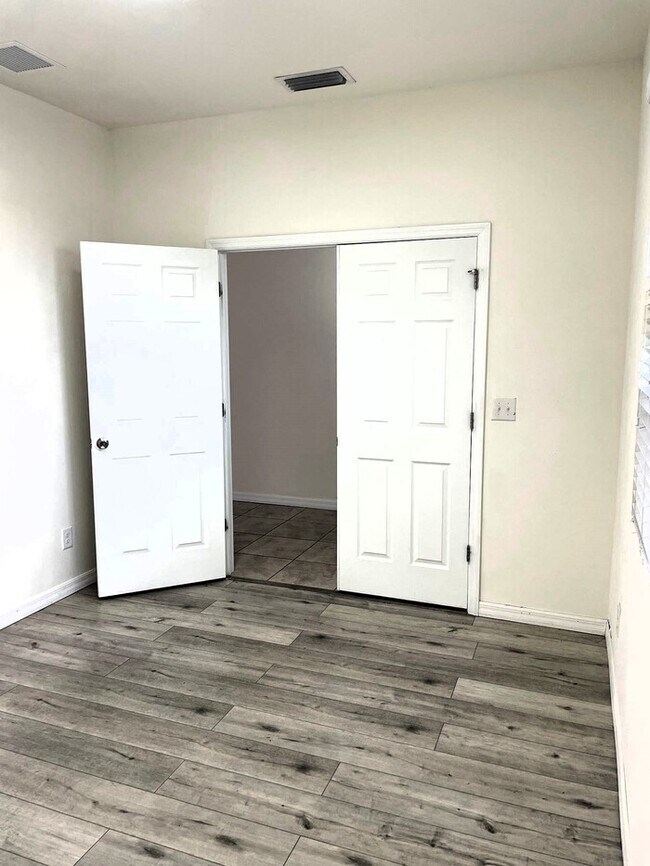 Building Photo - NE Cape Coral Single Family Home