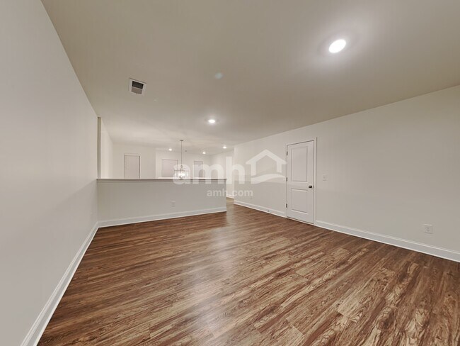 Building Photo - 5045 Hudson Vly Dr