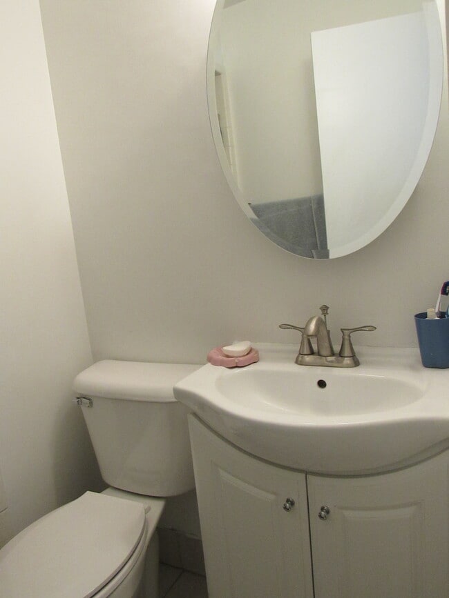 Master Bathroom - 2586 E George Washington Blvd