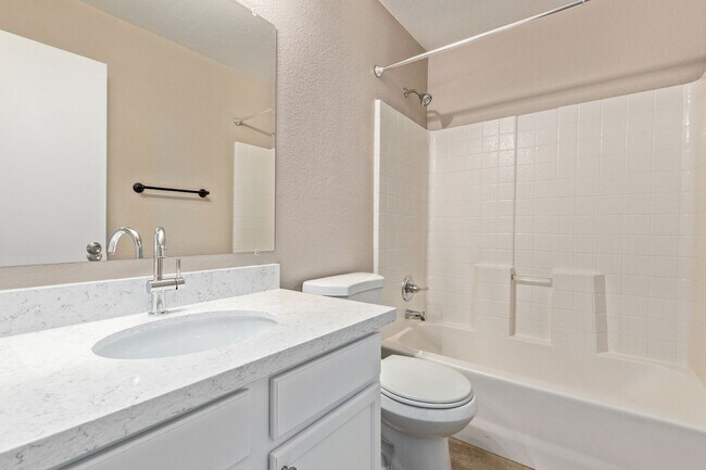 Building Photo - Freshly Remodeled Home in Apache Junction