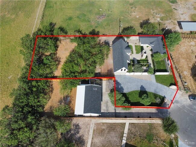 Building Photo - 12303 Lakeview Dr