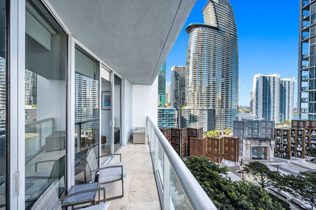 Building Photo - 485 Brickell Ave