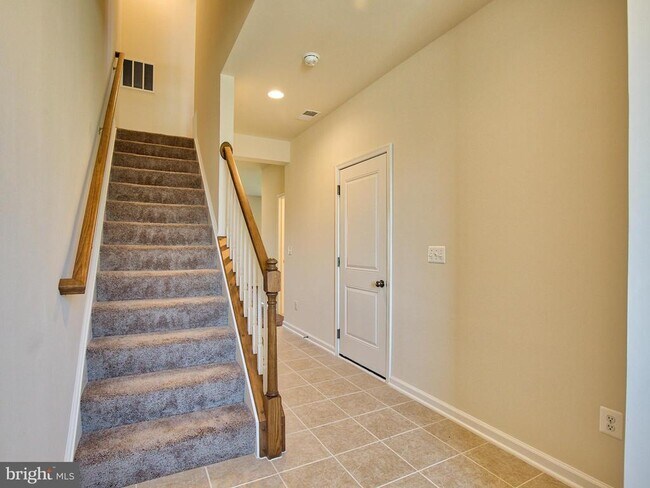 Building Photo - 127 Keller Ct