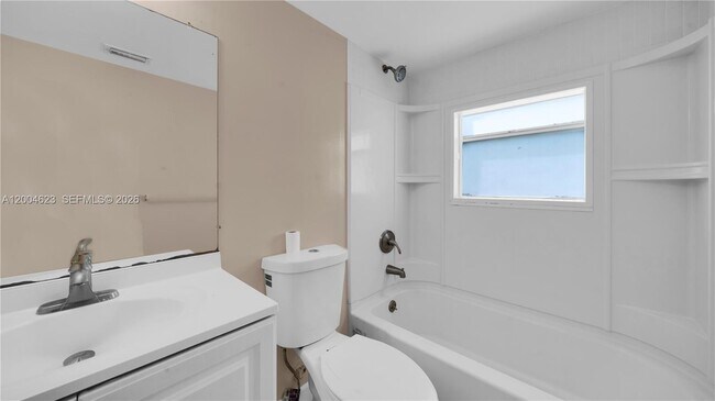 Building Photo - 9964 Twin Lakes Dr