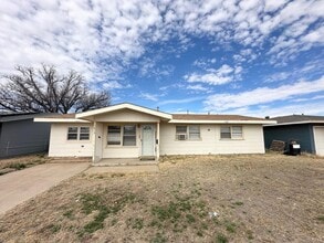 Building Photo - 3 Bed 2 Bath Ready to Rent!