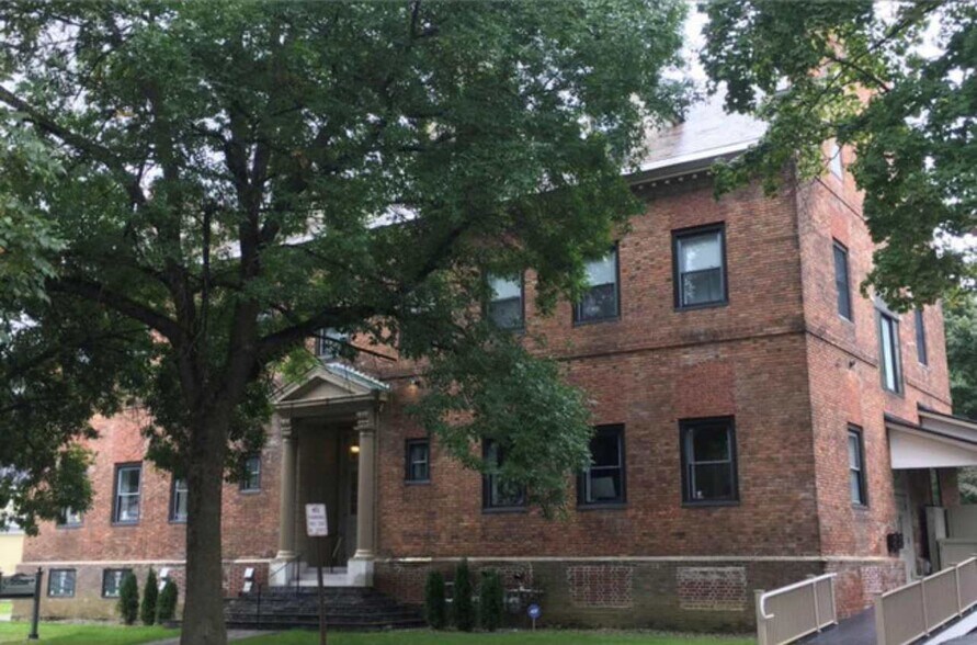 Building Photo - 13 Chester St